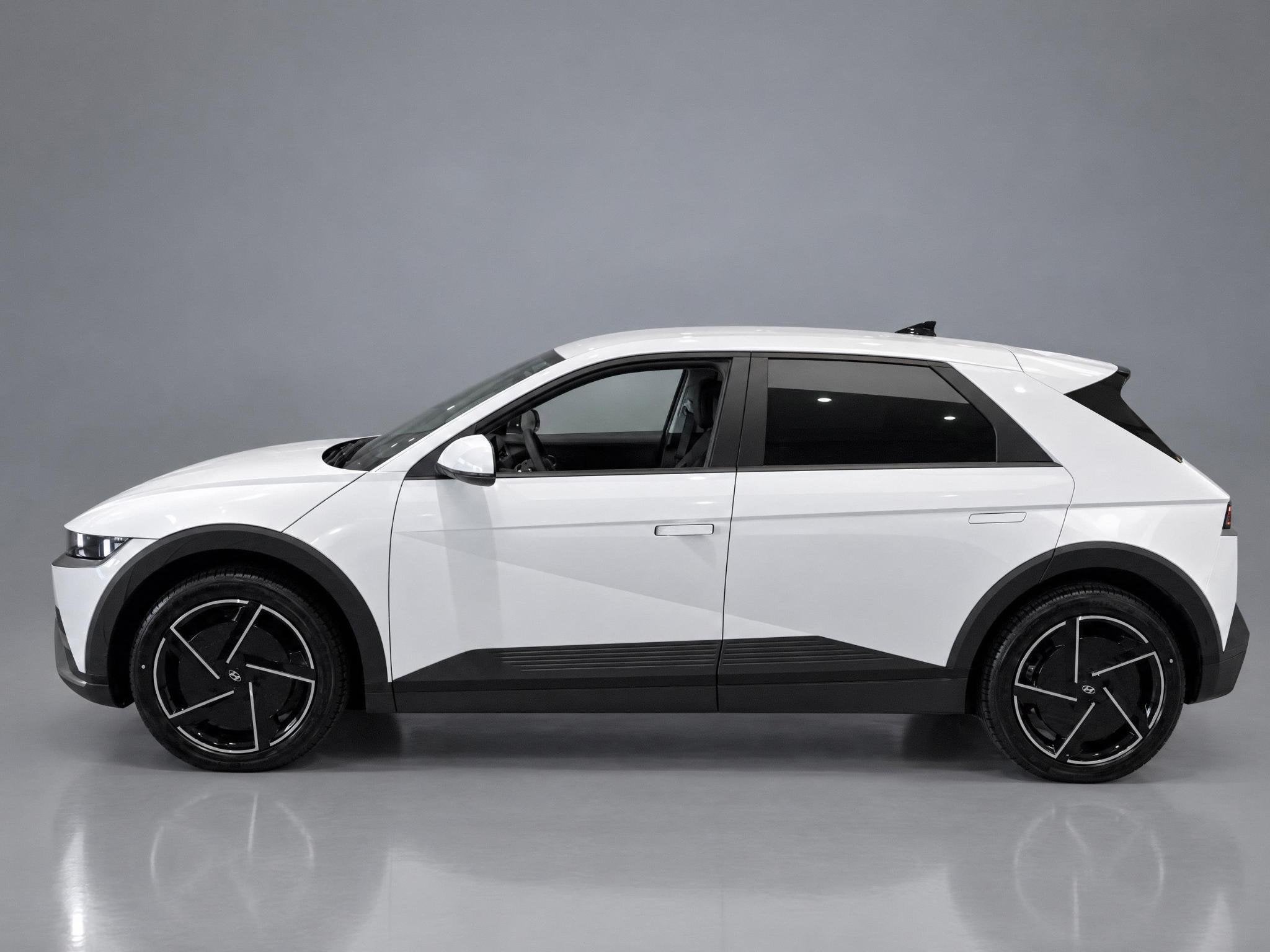 Hyundai IONIQ 5 Standard Range Pure Edition 84 kWh | Bose Pr, Auto's, Achterwielaandrijving, IONIQ 5, Leder en Stof, 63 kWh