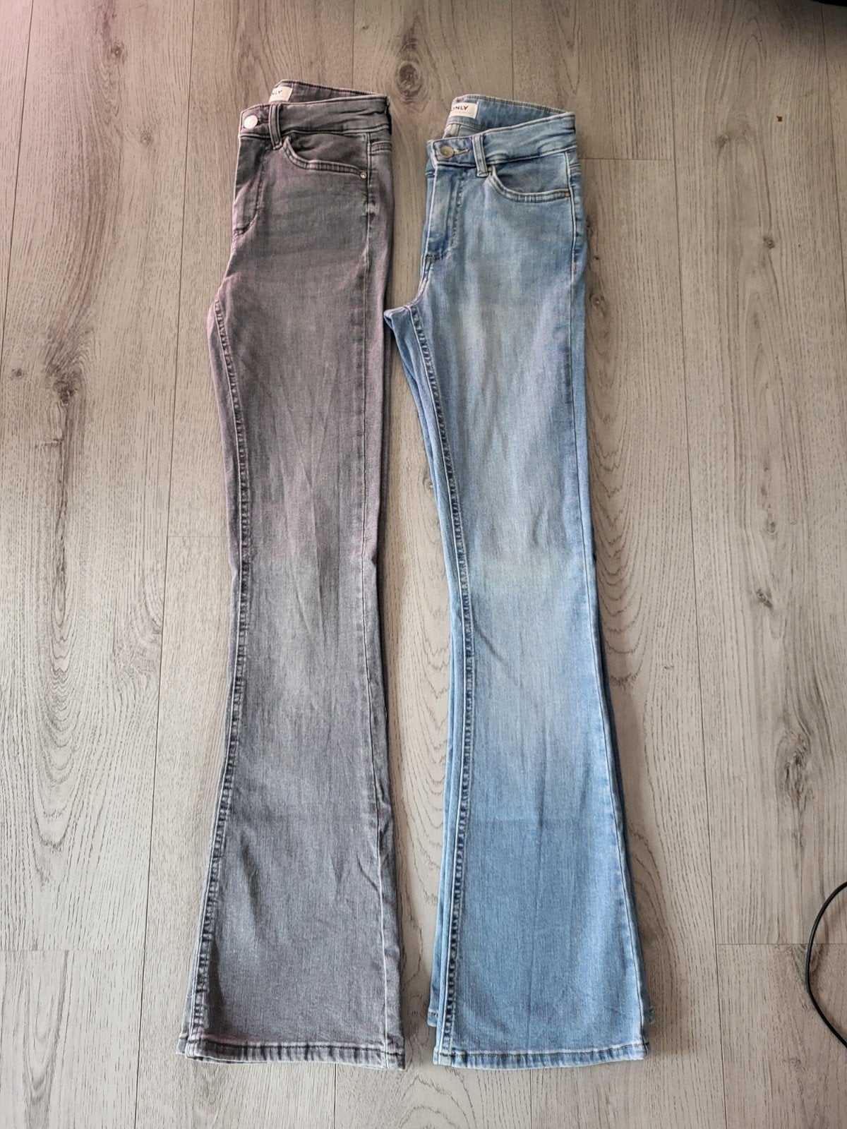 Only blush mid flared maat XS 2x, Blauw, Ophalen of Verzenden, W27 (confectie 34) of kleiner, ONLY
