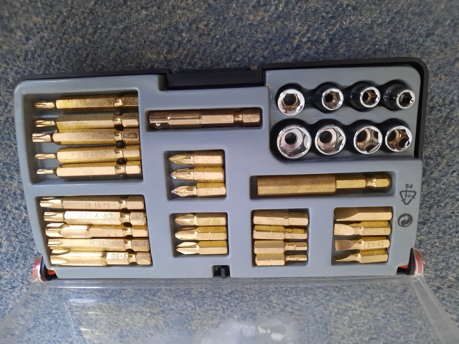 Bitset en doppenset in handige opbergbox, Doe-het-zelf en Verbouw, Gereedschap | Handgereedschap, Ophalen of Verzenden, Gebruikt