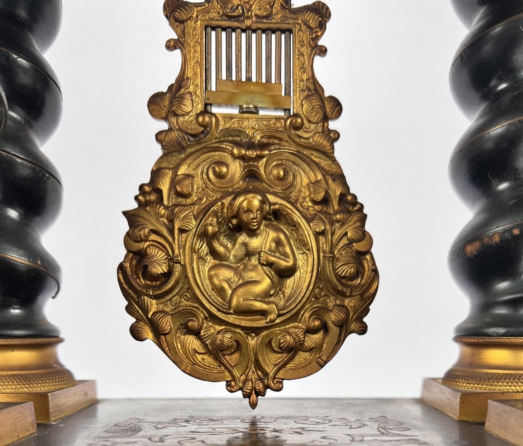 7. Kolompendule met zwart gelakt hout, 19e eeuw, Ophalen