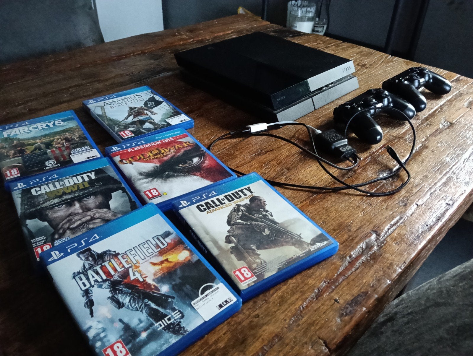 Ps4 compleet pakket, Spelcomputers en Games, Spelcomputers | Sony PlayStation 4, Zo goed als nieuw, Slim, 500 GB, Met 2 controllers