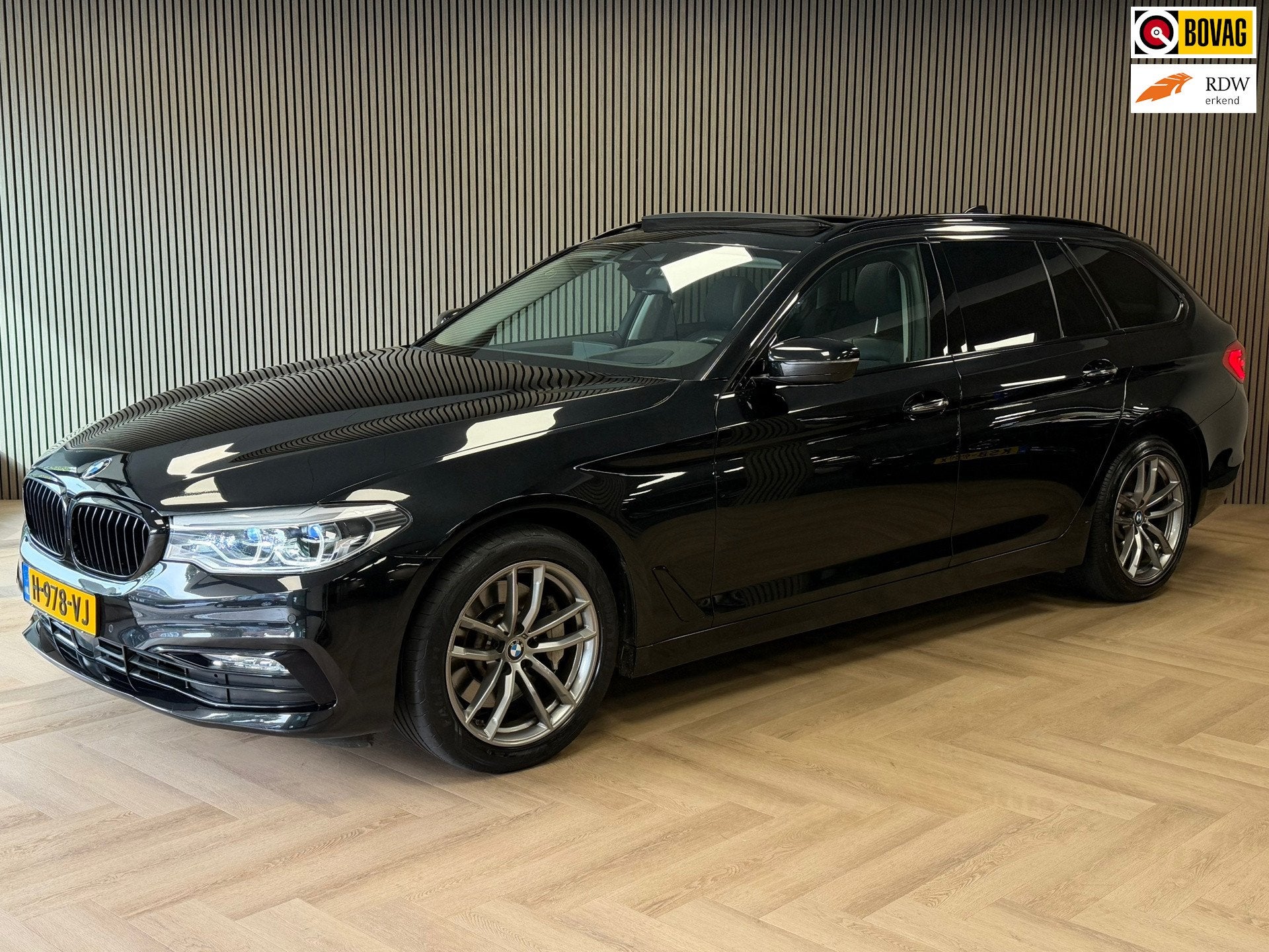 BMW 5-serie Touring 530d High Executive SPORT LINE AUT. PANO, Auto's, BMW, Automaat, Achterwielaandrijving, Gebruikt, Euro 6