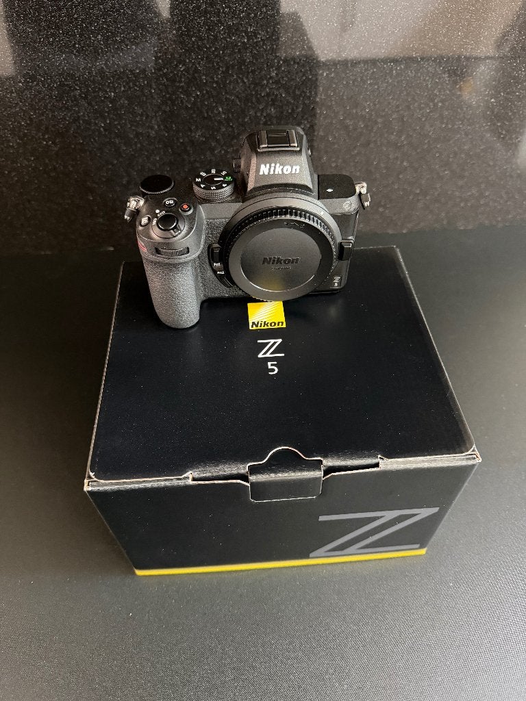 Nikon Z5 Full-Frame Systeemcamera (Body), Audio, Tv en Foto, Draagriem, Gebruikt, Ophalen of Verzenden, 24 megapixels