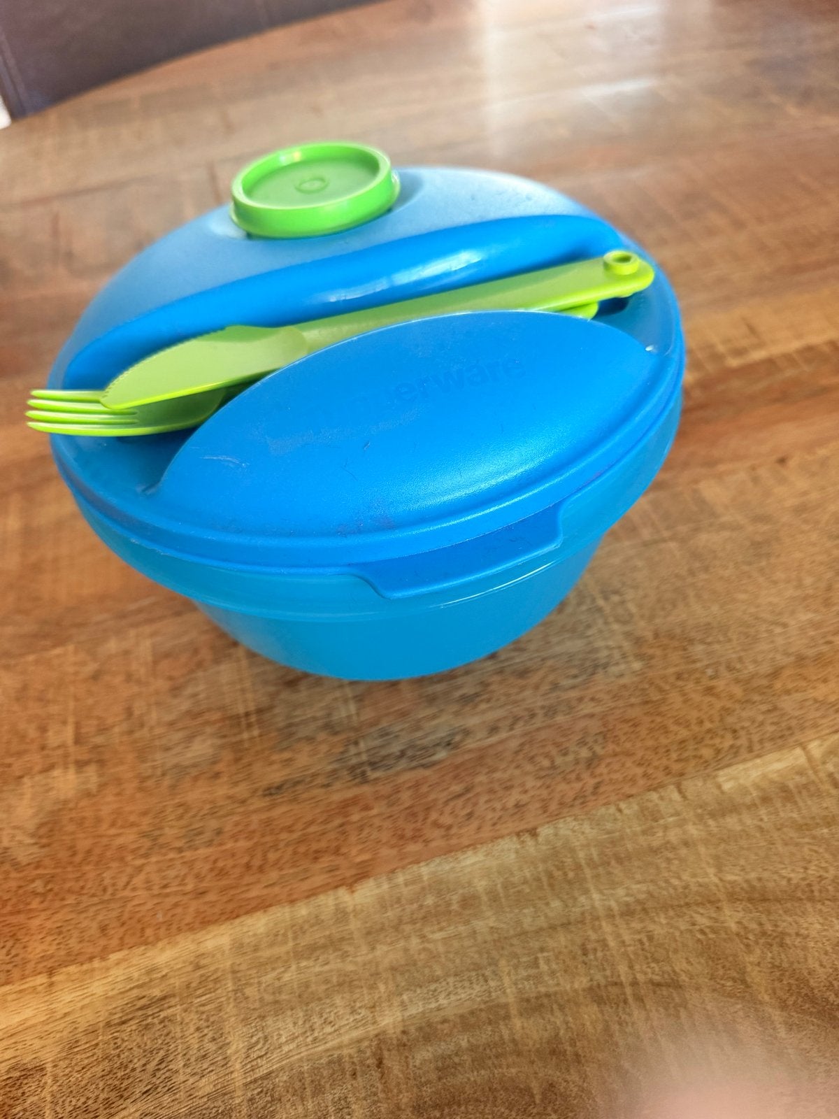 Tupperware lunchbox met bestek en sausbakje, Huis en Inrichting, Gebruikt, Met bestek, Blauw, Ophalen of Verzenden