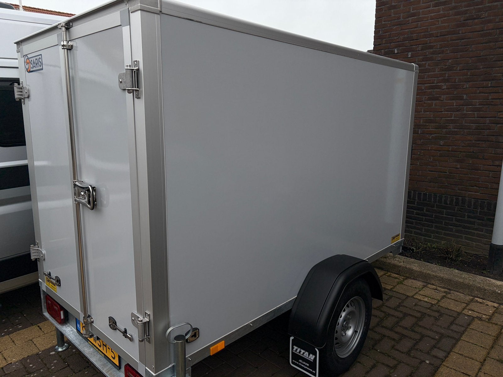 Saris gesloten aanhangwagen, nieuw niet gebruikt., Caravans en Kamperen, Kampeeraccessoires, Nieuw, Ophalen