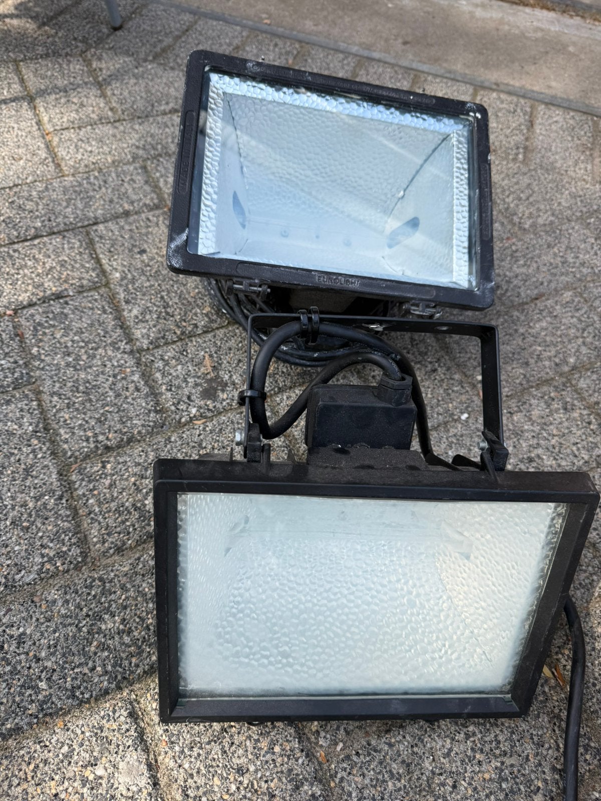 2x bouwverlichting  220V (gebruikt) doen het nog perfect, Doe-het-zelf en Verbouw, Ophalen of Verzenden, Zo goed als nieuw, 50 tot 200 watt