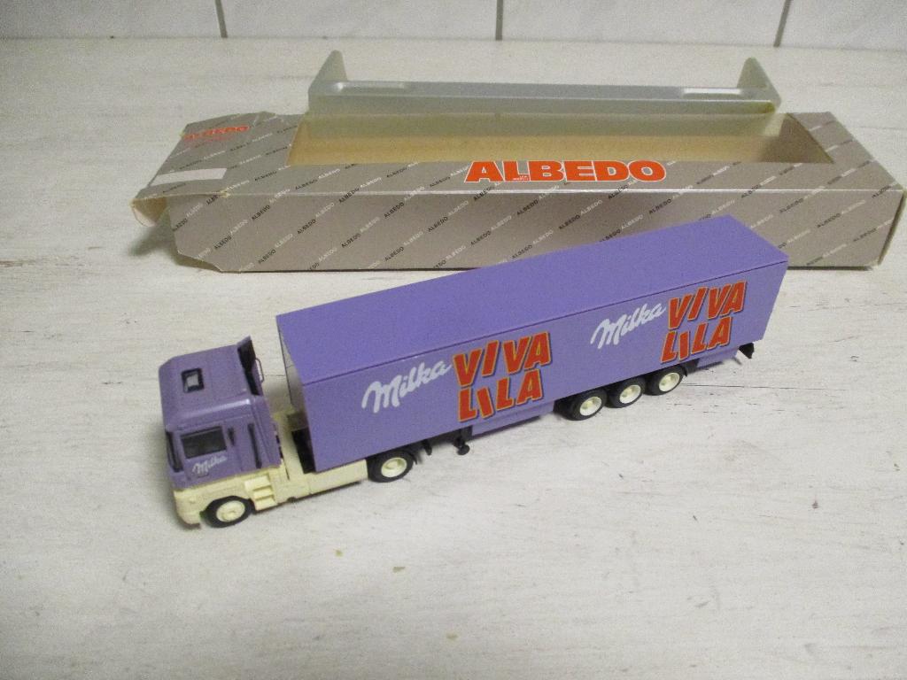 Albedo Renault met Milka Viva Lila aanhanger Schaal 1:87, Hobby en Vrije tijd, Modelauto's | 1:87, Ophalen, Zo goed als nieuw