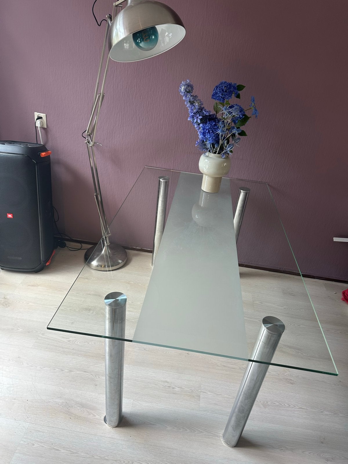 Glazen salontafel met metalen poten, Huis en Inrichting, Gebruikt, 100 tot 150 cm, Glas, 50 tot 100 cm