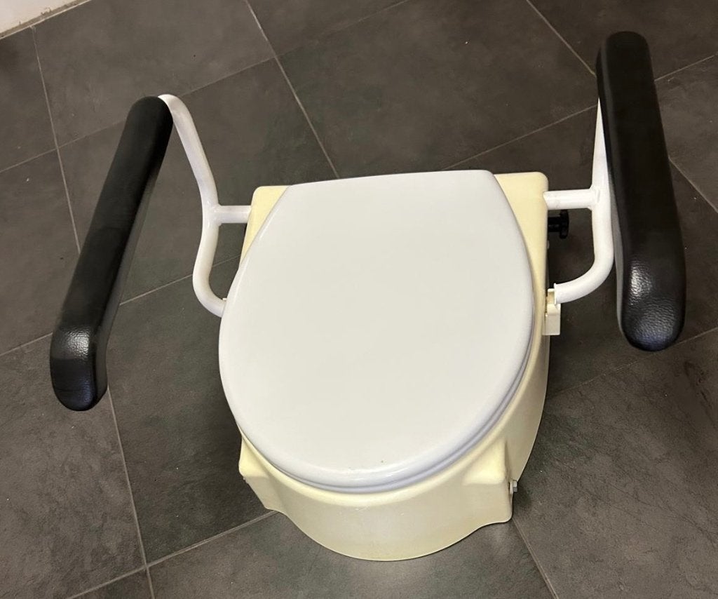 Toiletverhoger met armleuningen – stevig en netjes, Ophalen, Gebruikt
