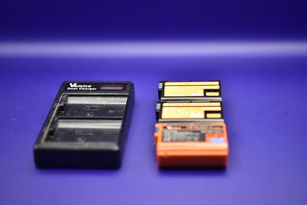 Drie accu's EN EL15 incl duo-oplader voor Nikon camera, Ophalen of Verzenden, Gebruikt, Nikon, Geen optische zoom