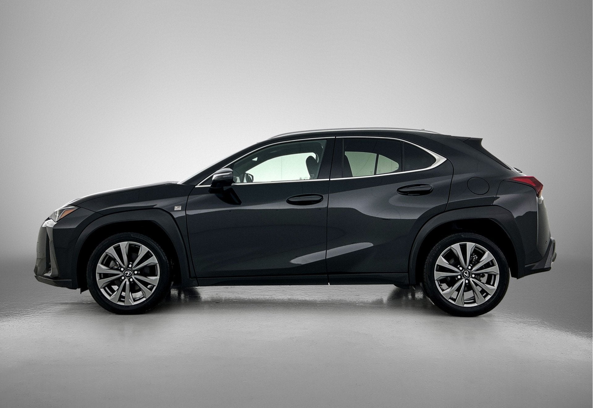 Lexus UX 300h F SPORT Design (bj 2024, automaat), Auto's, Lexus, 12 maanden, Gebruikt, 4 cilinders, Zwart