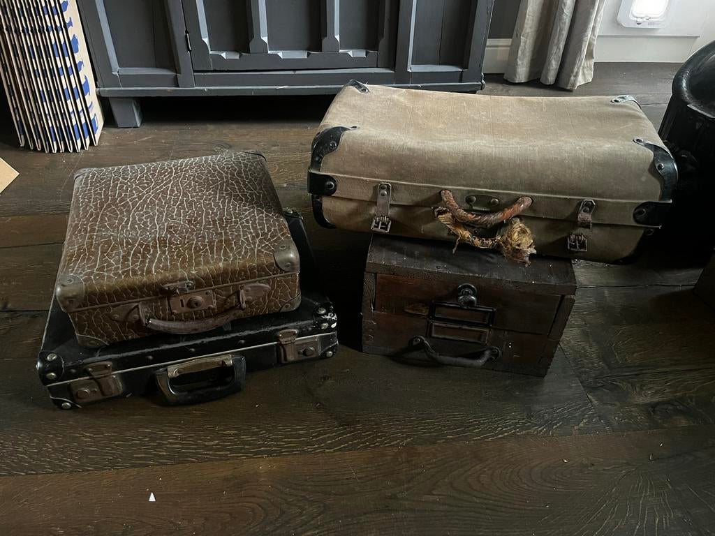 Vintage Houten Kist en vintage koffers, Ophalen