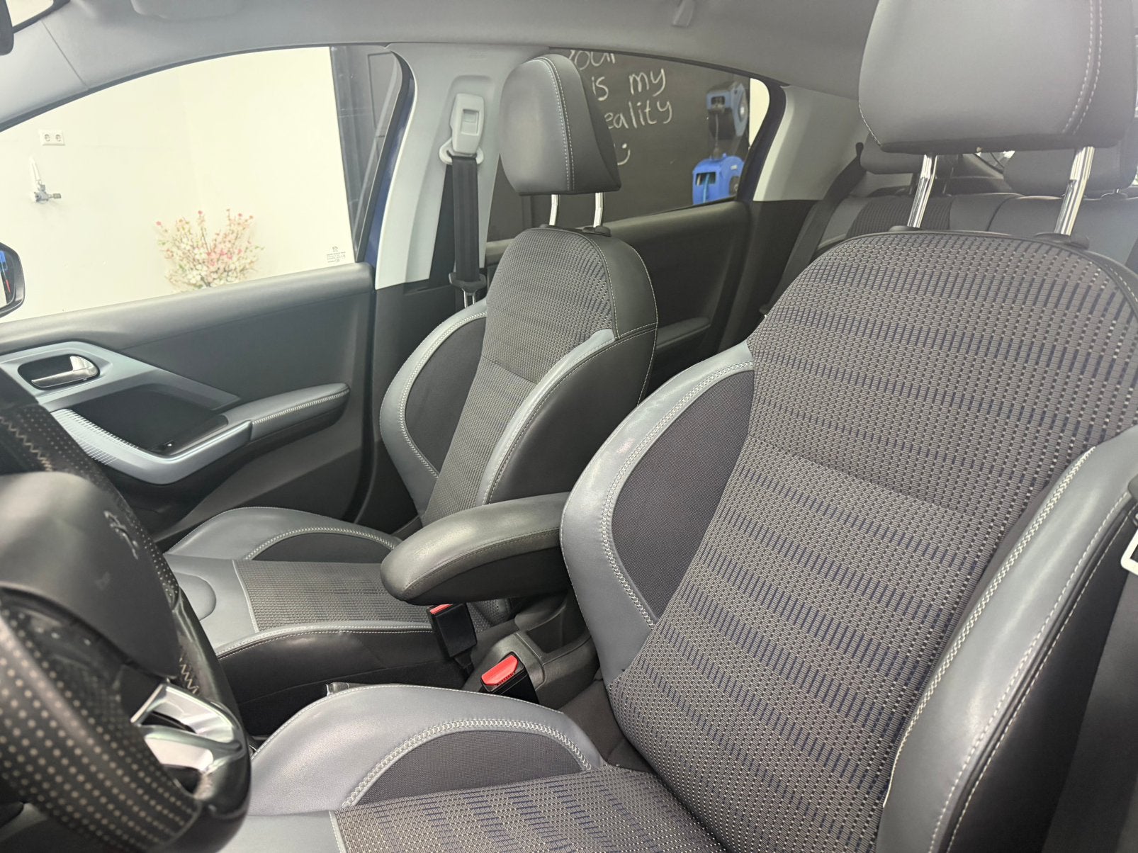 Foto 15 van Peugeot 208 1.2 VTI 81KW/110PK 5-D 2017 bezorgen mogelijk!!