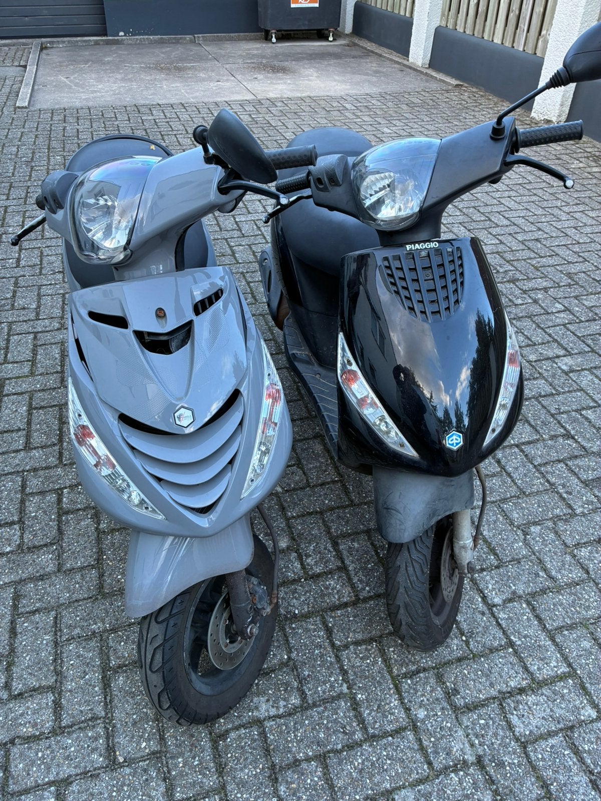 2x Piaggio Zip, Ophalen, Zo goed als nieuw, Benzine, Zip