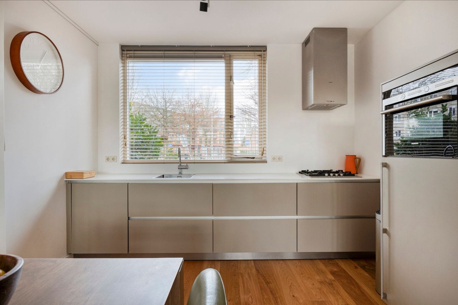 Moderne SieMatic greeploze keuken met inbouwapparatuur, Gebruikt, Enkelwandige keuken, Ophalen of Verzenden, Greeploos