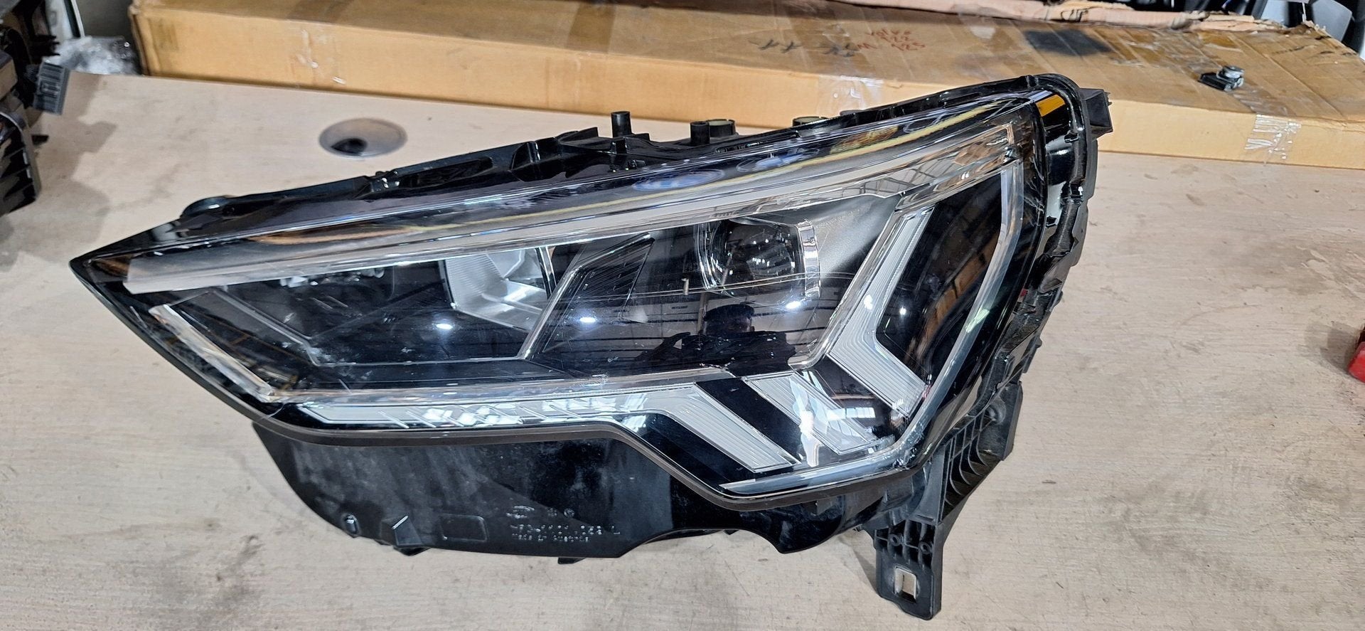 Koplamp Audi Q3 83A F3 Voll LED Links 83A941033, Gebruikt, -, -, -