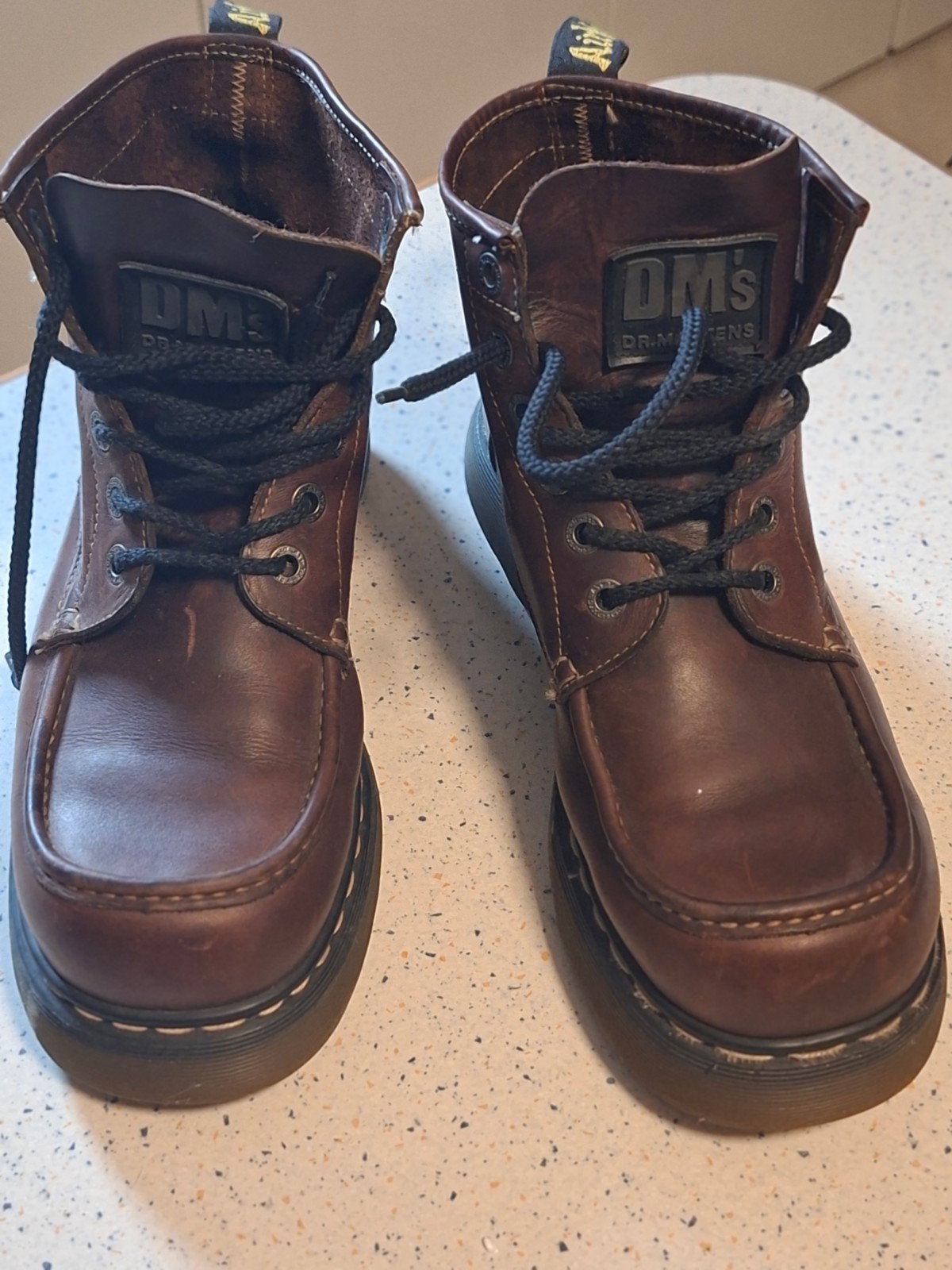 Dr. Martens 8556 bruine leren laarzen maat 9 (EU 43) DM's, Ophalen of Verzenden, Zo goed als nieuw, Bruin, Boots