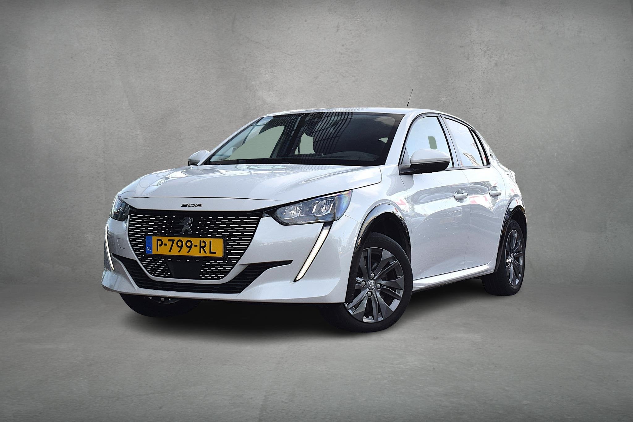 Peugeot e-208 EV Active 50 kWh | SOH: 92,3% | Apple CarPlay, Auto's, Gebruikt, Parkeersensor, Wit, 315 min