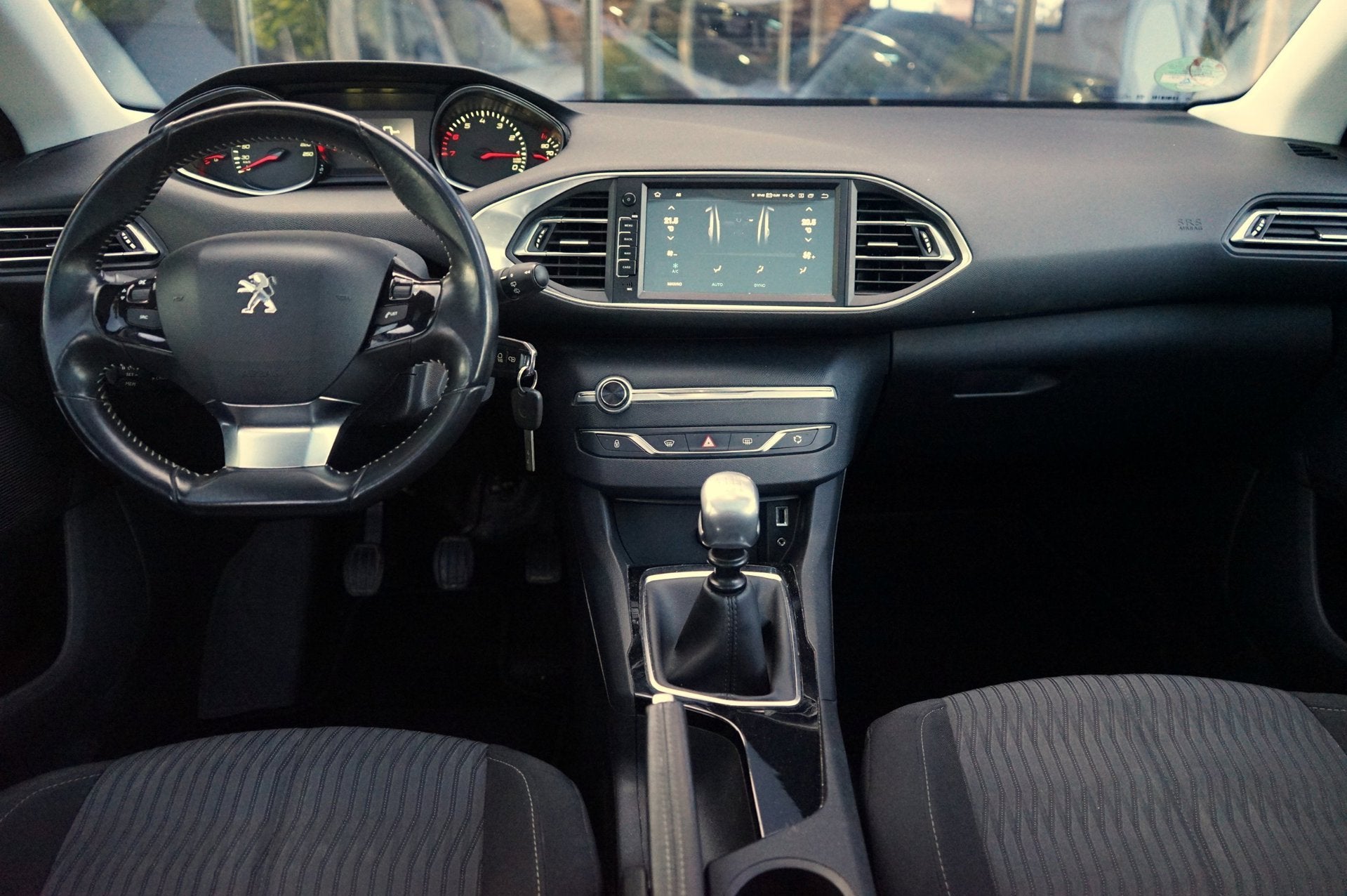 Peugeot 308 SW 1.2 PureTech Active, PDC, Clima, Navi, Panoda, Stof, Gebruikt, 1199 cc, 1165 kg