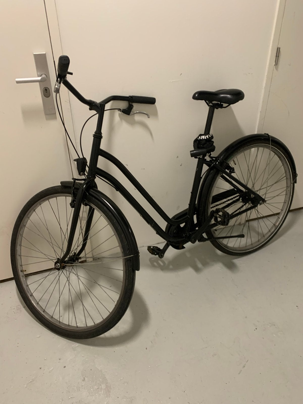 Zwarte fiets - moet nagekeken (slot niet inbegrepen), Velgrem, Versnellingen, Ophalen, Overige merken