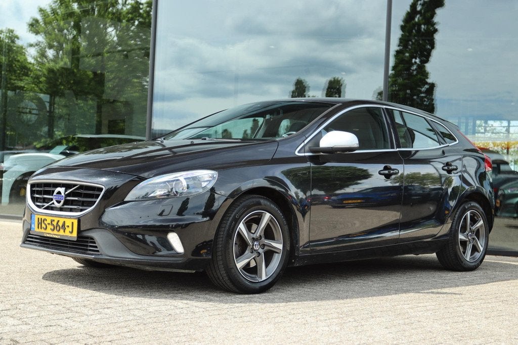 VOLVO V40 2.0 D2 R-DESIGN BUSINESS EURO 6 | NAVI | XENON | P, Auto's, Voorwielaandrijving, Gebruikt, Euro 6, 4 cilinders