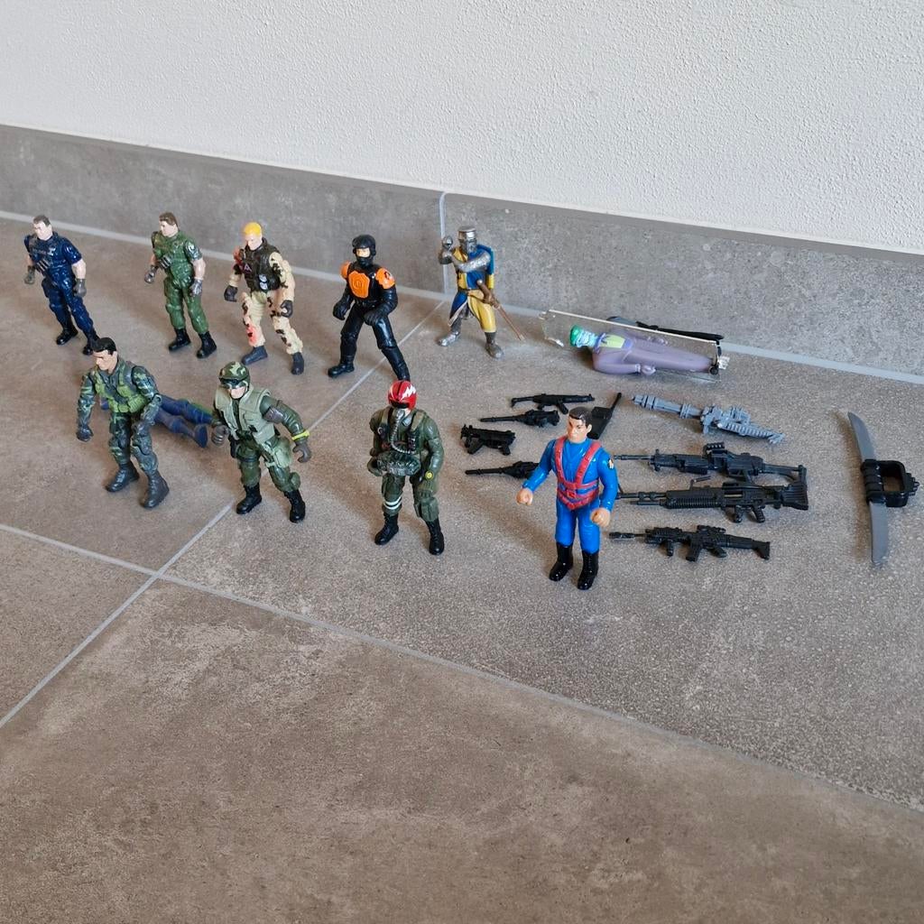 Poppen, figuren en speelgoedwapens., Ophalen of Verzenden