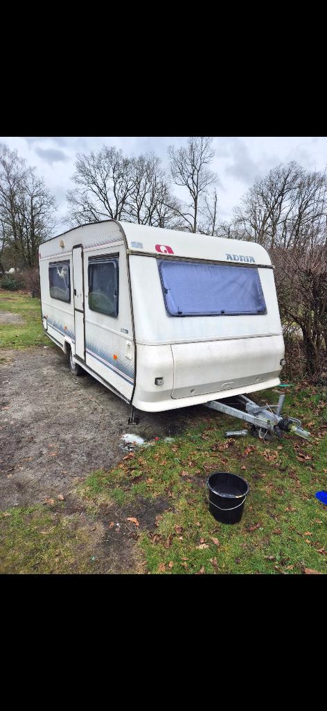 complete caravan met 2 voortenten, luifel en schuurtent, Standaardzit, Kachel, Vast bed, Particulier