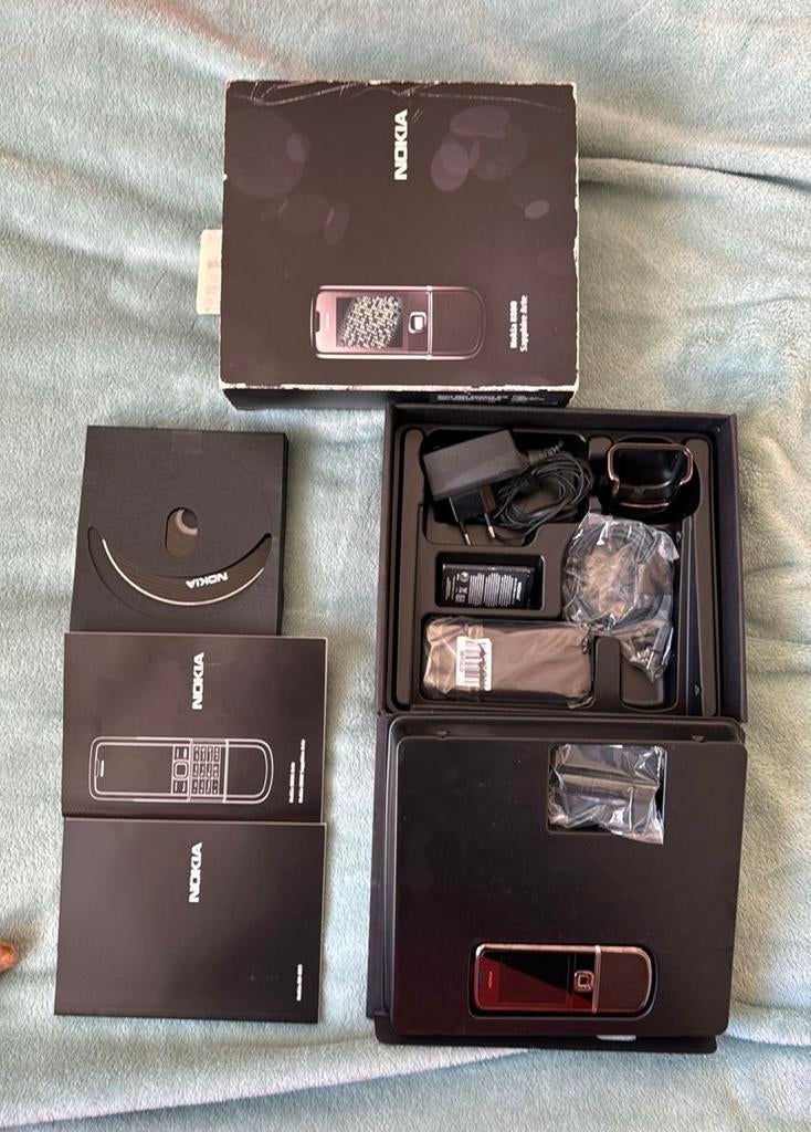 Nokia 8800 Nokia 8800 Arte Sapphire Smet oplader - Klassieke, Gebruikt, Schuifmodel, Geen camera, Zwart