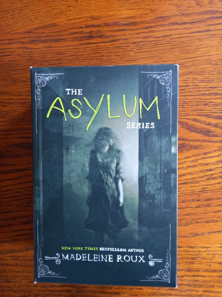 Madeleine Roux -The Asylum series, Ophalen of Verzenden, Zo goed als nieuw, Madeleine Roux, Fictie