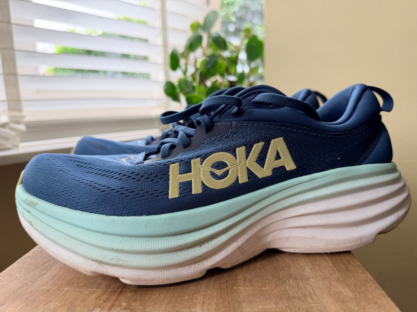 Hoka Bondi 8 hardloopschoenen,  Maat 43 1/3, vrijwel nieuw, Sport en Fitness, Loopsport en Atletiek, Gebruikt, Hardloopschoenen