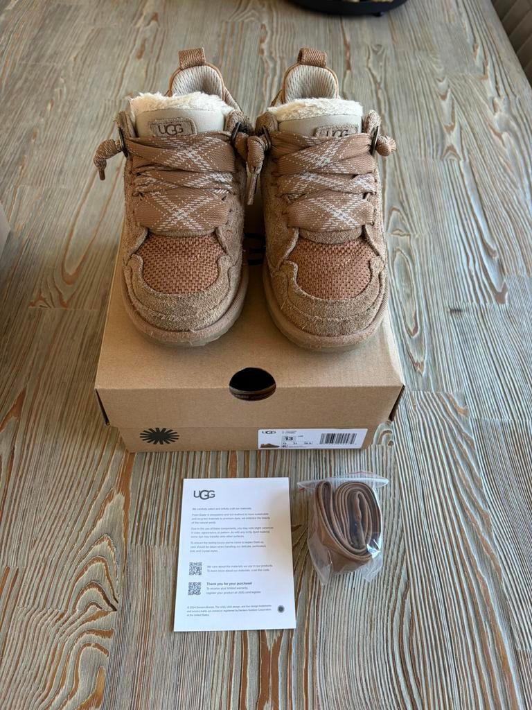Uggs Lowmel 31, Ophalen of Verzenden, Zo goed als nieuw, Jongen of Meisje, Laarzen