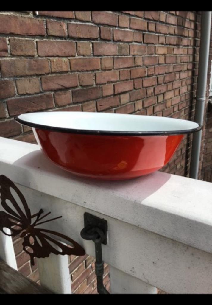 Rood + wit geëmailleerd schaaltje met een diameter van 22 cm, Ophalen of Verzenden
