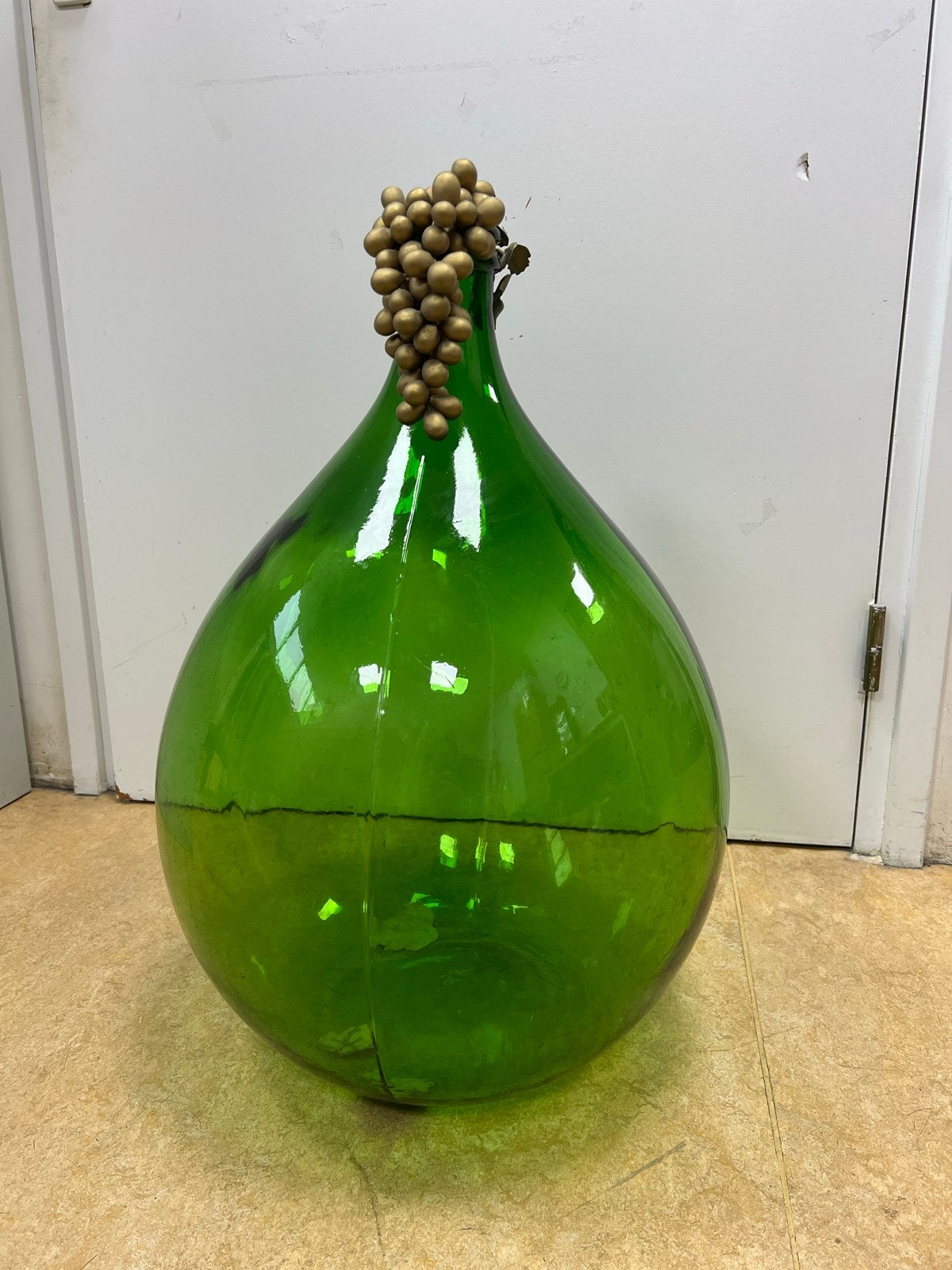 Grote groene glazen fles, 54 liter, 70 cm hoog - Sittard, Ophalen of Verzenden