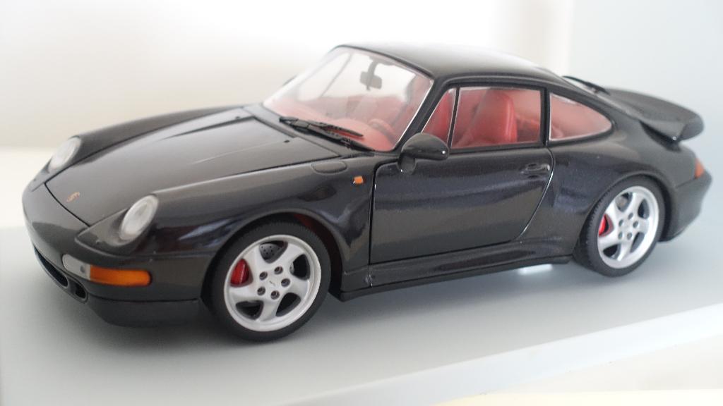 Porsche 911 Turbo in schaal 1:18 van UT models, Ophalen of Verzenden, Zo goed als nieuw, Auto, UT Models