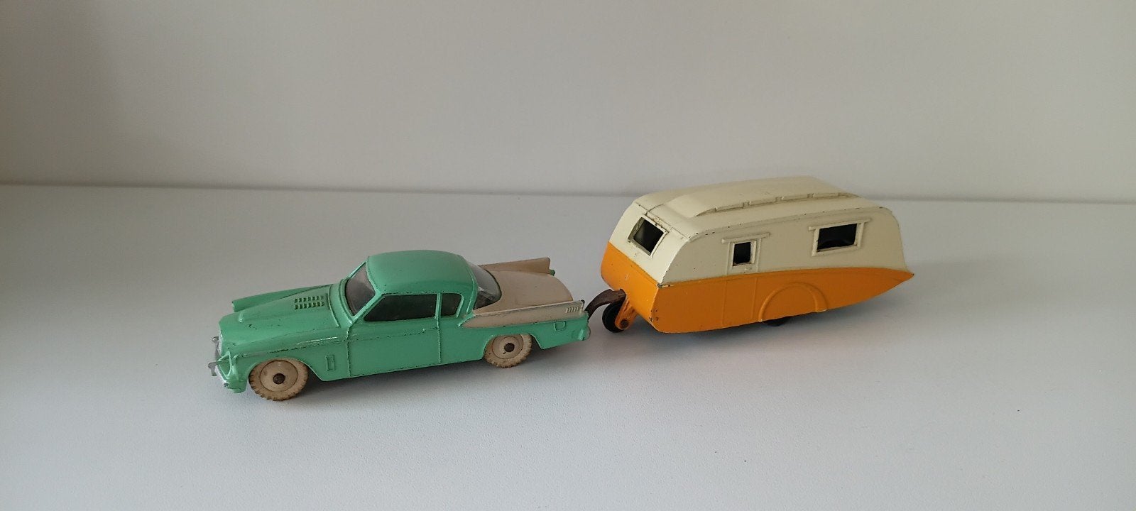 Studebaker Golden Hawk met Caravan Dinky Toys., Ophalen of Verzenden, Zo goed als nieuw, Auto, Dinky Toys