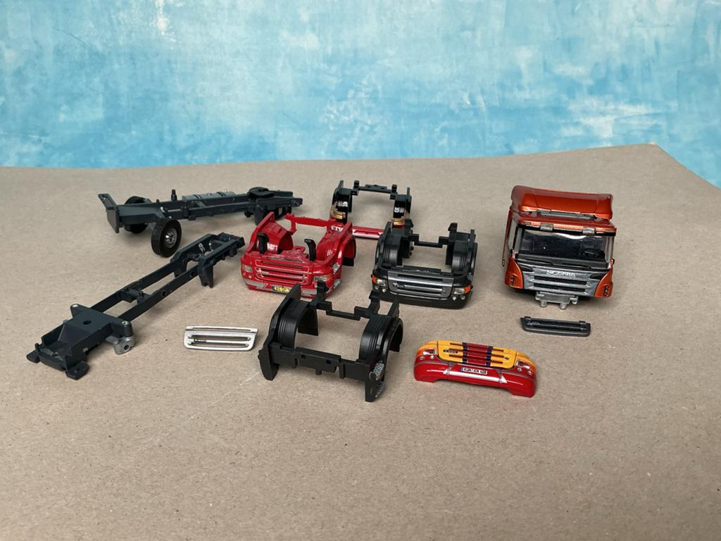 Tekno losse onderdelen - Diverse vrachtwagen chassis en cabi, Hobby en Vrije tijd, Modelauto's | 1:50, Ophalen of Verzenden, Zo goed als nieuw