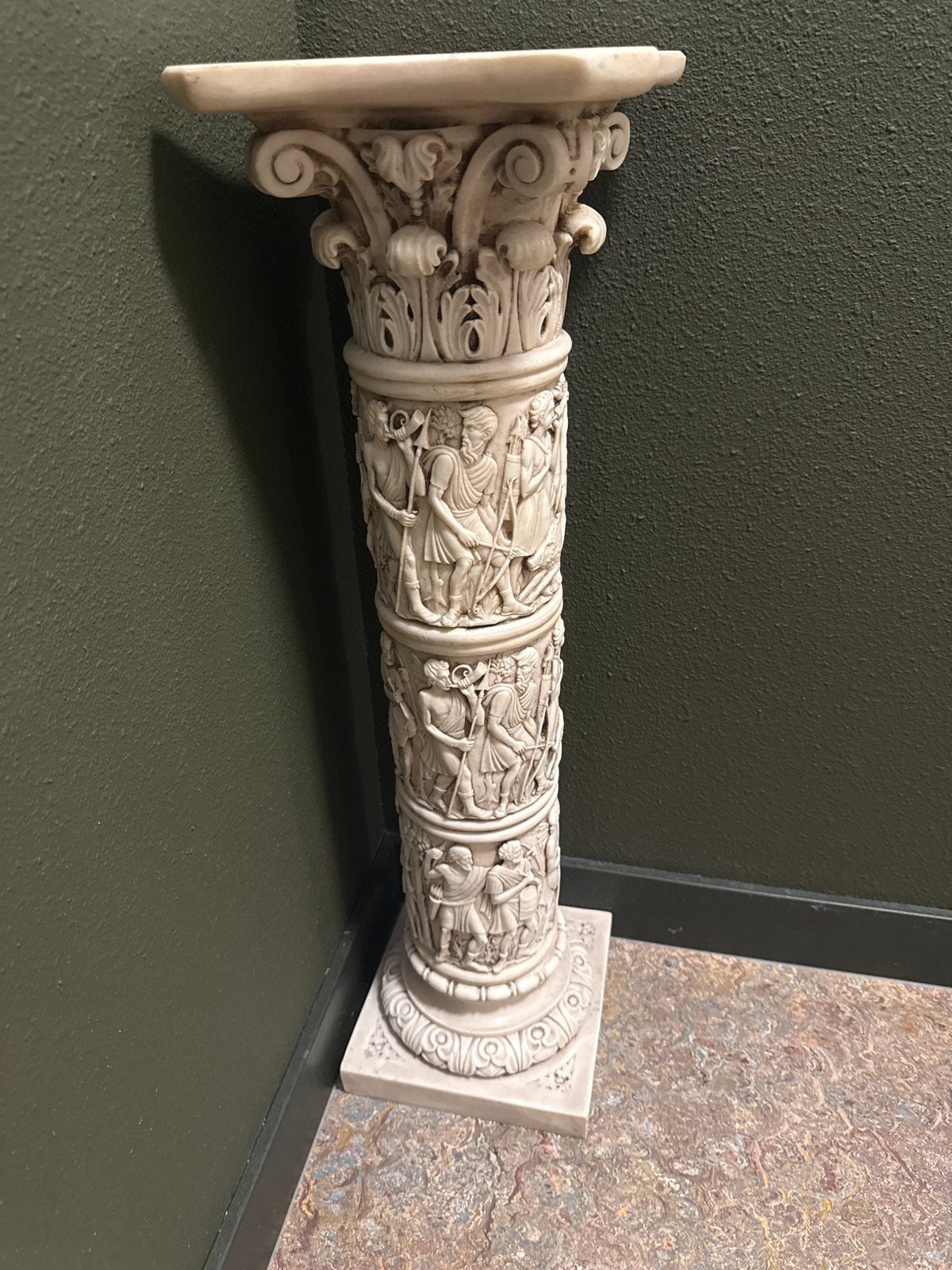 Decoratieve zuil met reliëf, composiet, jaren '70, Ophalen