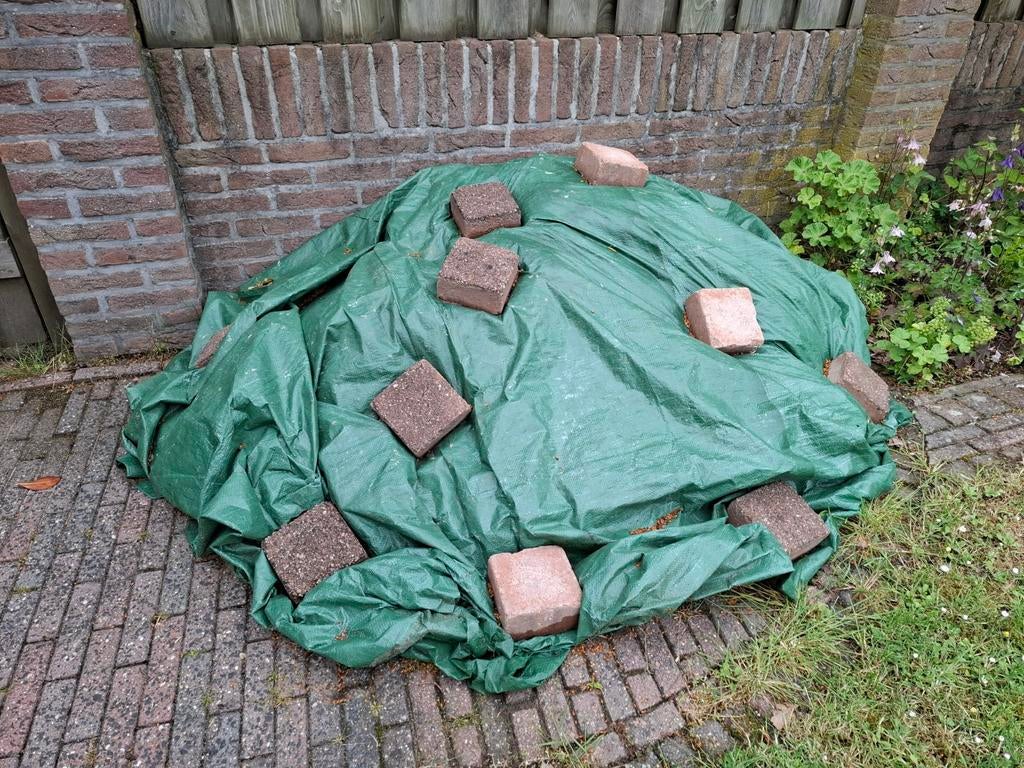 Gratis af te halen: Halve kuub zwart zand, Tuin en Terras, Zand, Ophalen