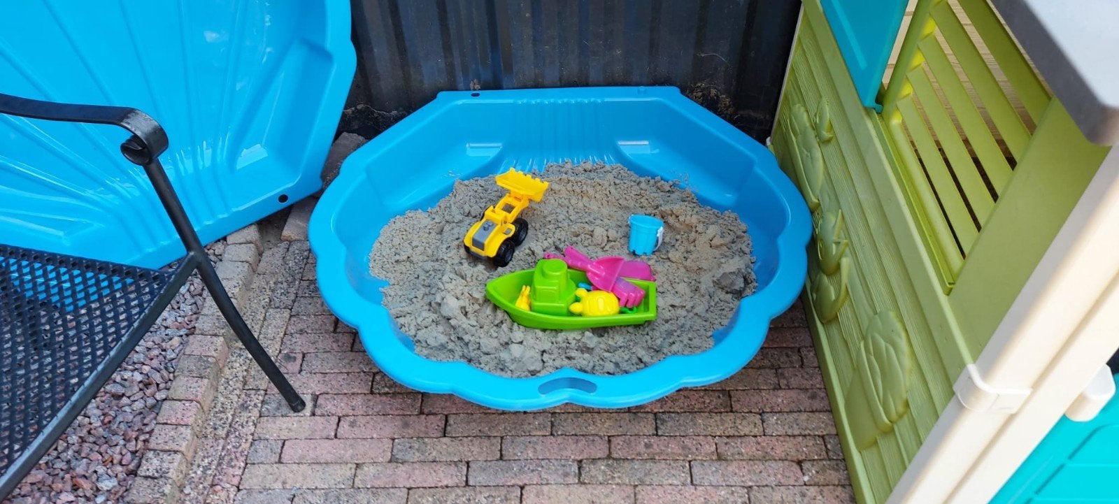 Schelp zandbak met speelgoed, Ophalen, Gebruikt