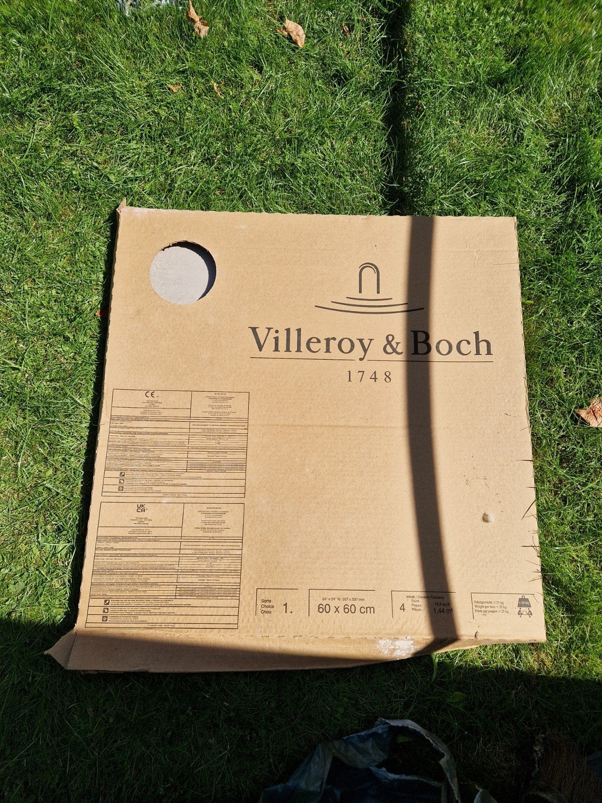 2 grote vloertegels beige, Ophalen, 60 cm of meer, Nieuw, Minder dan 5 m²