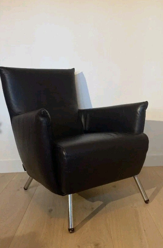 Label Gerard van den Berg met hocker  zwarte leren fauteuil, Huis en Inrichting, Ophalen, Gebruikt, 75 tot 100 cm, Modern