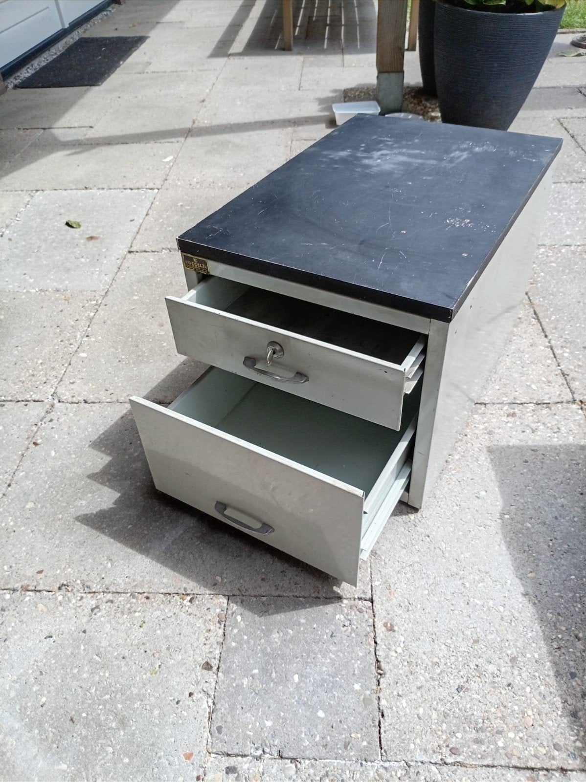 T.e.a.b. Vintage metal ladeblok met 2 laden en slot, Huis en Inrichting, Ophalen, Gebruikt, Metaal, 60 cm