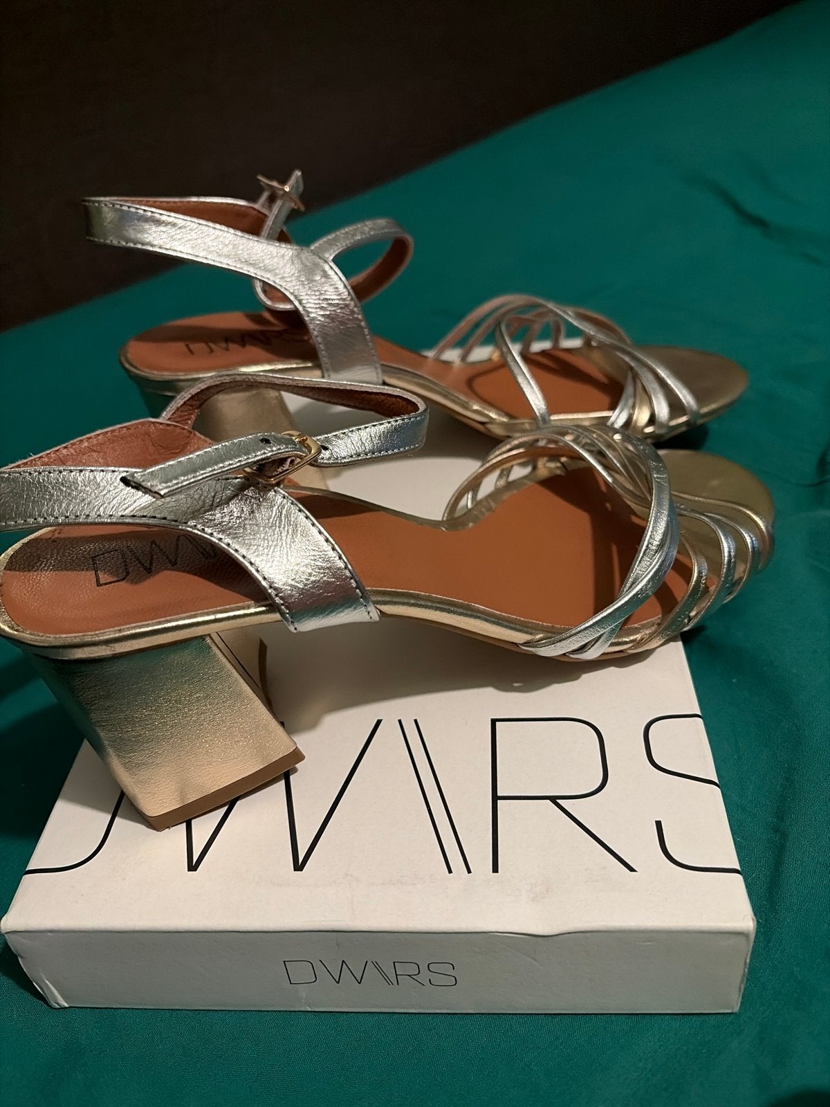 DWARS Duero Sandalen Champagne Maat 42 hak hoogte 6 cm, Kleding | Dames, Schoenen, Ophalen of Verzenden, Gedragen, Overige kleuren