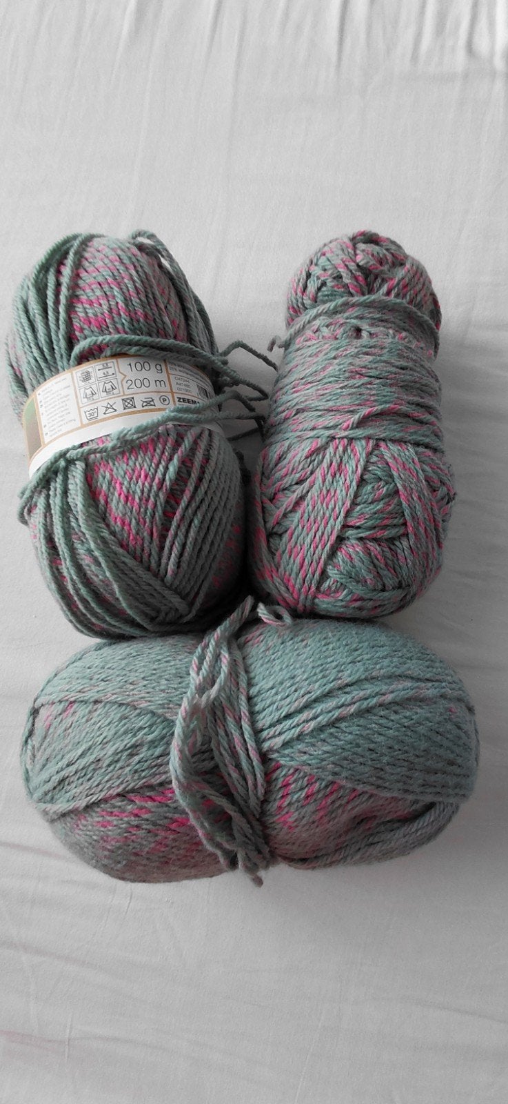 3 bollen garen, grijs/roze (2 heel, 1 rest), Ophalen of Verzenden, Nieuw, Breien of Haken, Wol of Garen