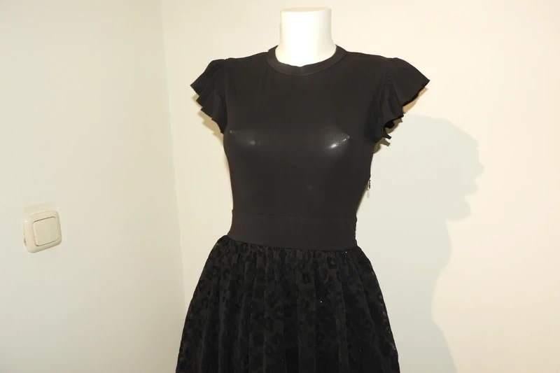 Red Valentino schattige jurk uitlopende rok tulle achtig S, Kleding | Dames, Verzenden, Zwart, Zo goed als nieuw, Maat 36 (S)