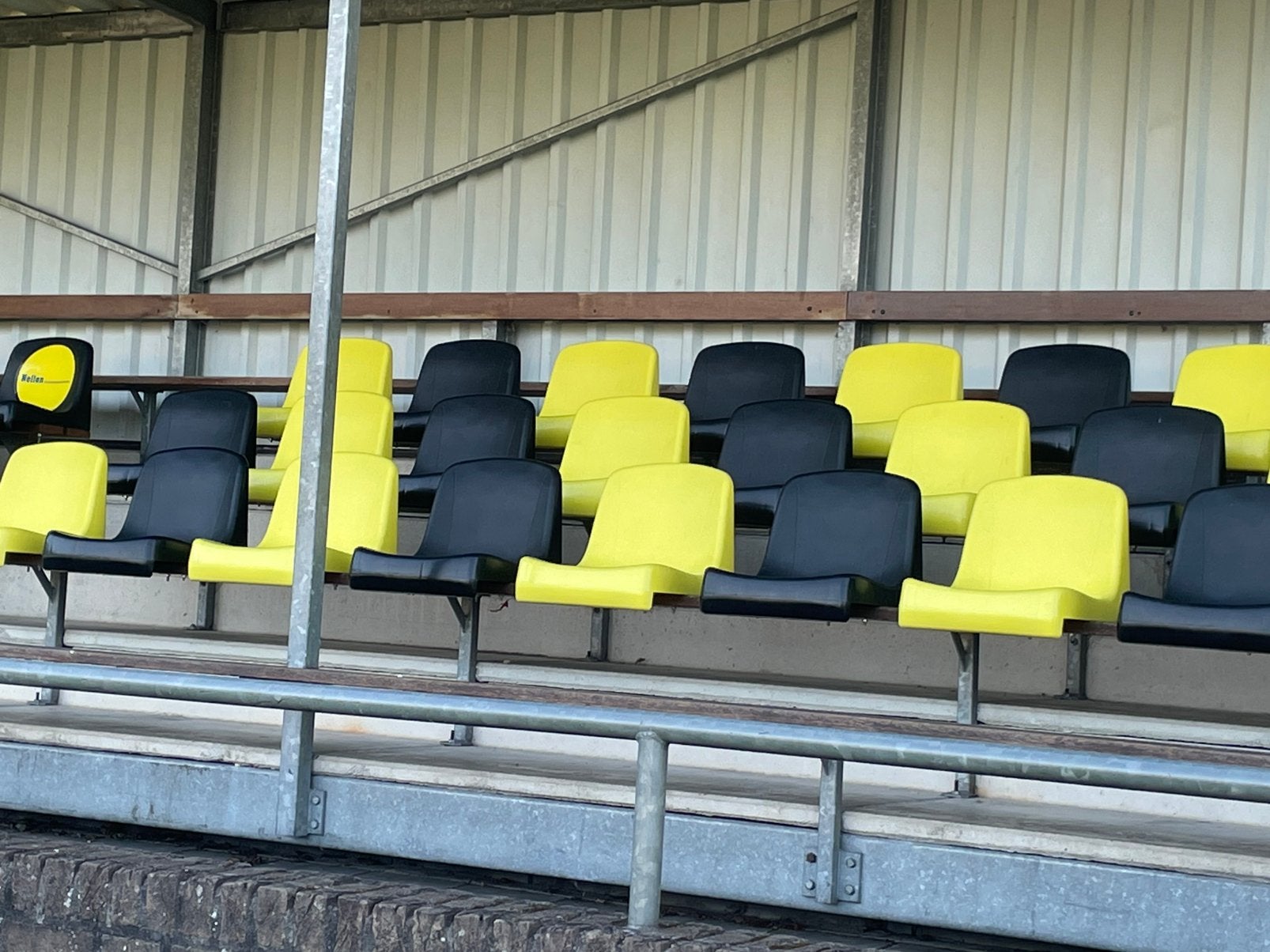 Tribune stoelen geel 62 stuks, Drie personen of meer, Augustus