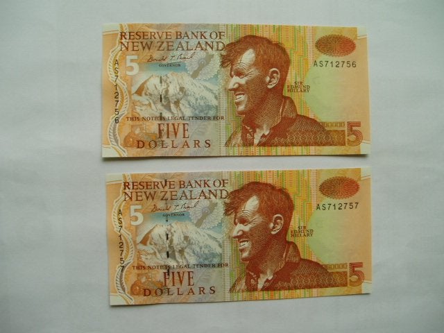 1636. New Zeland, 2 X 5 dollars 1992 UNC Sir Edmund Hillary., Verzenden, Setje