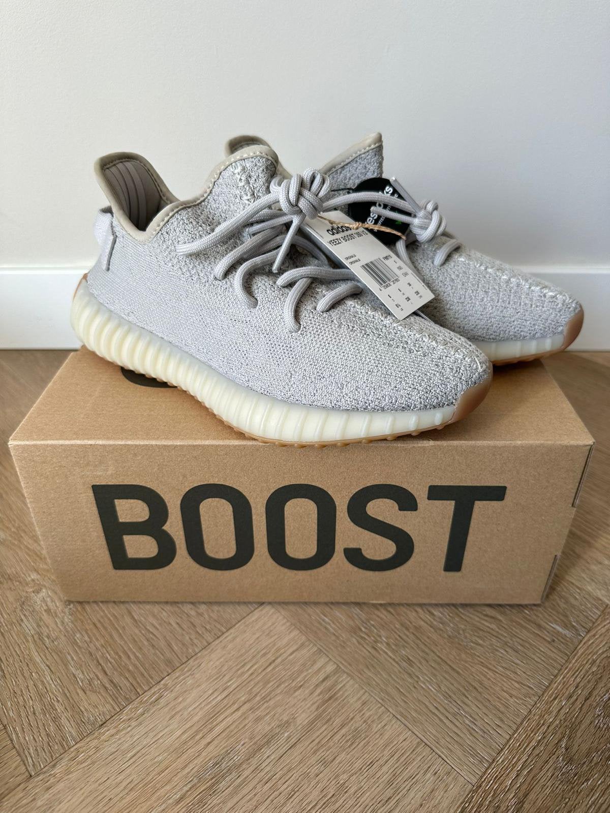Yeezy Boost 350 Sesame F99710 maat 38, Ophalen of Verzenden, Nieuw