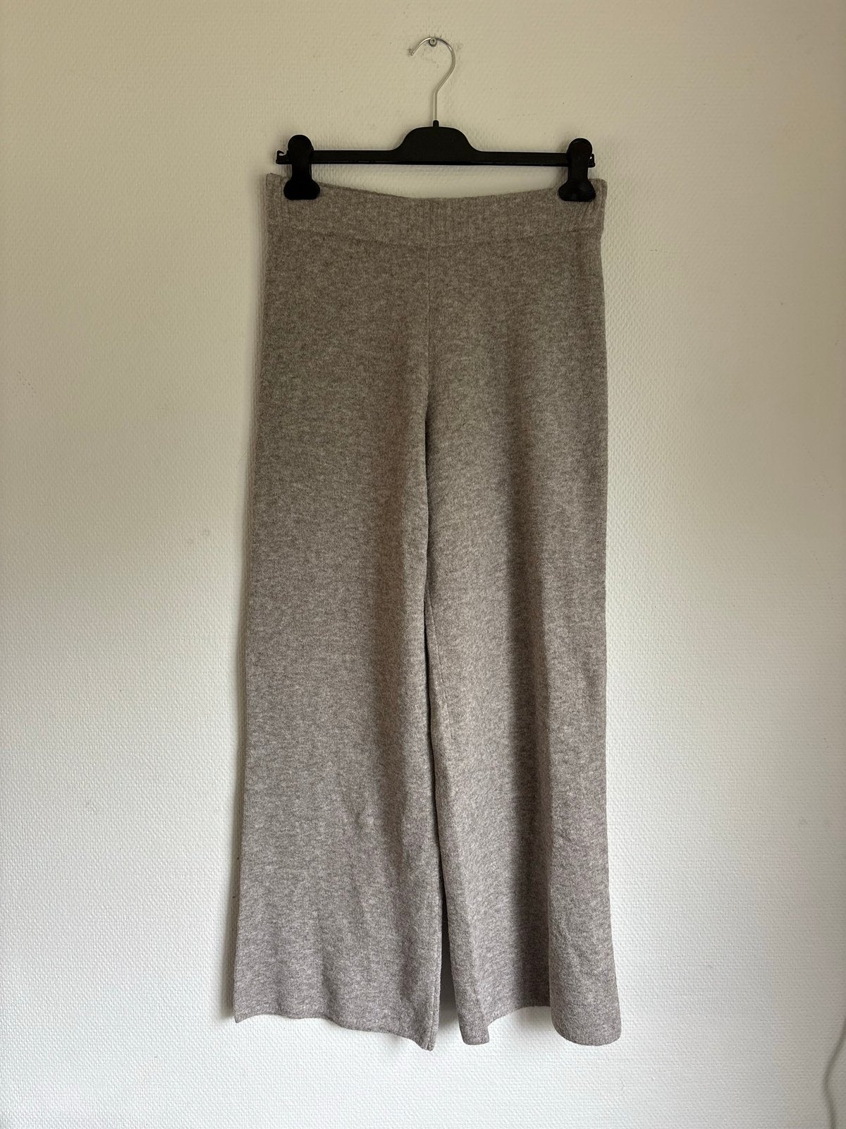 H&M fijngebreide broek met rechte pijpen, lichtbeige, Kleding | Dames, Beige, Nieuw, Ophalen of Verzenden, Maat 36 (S)