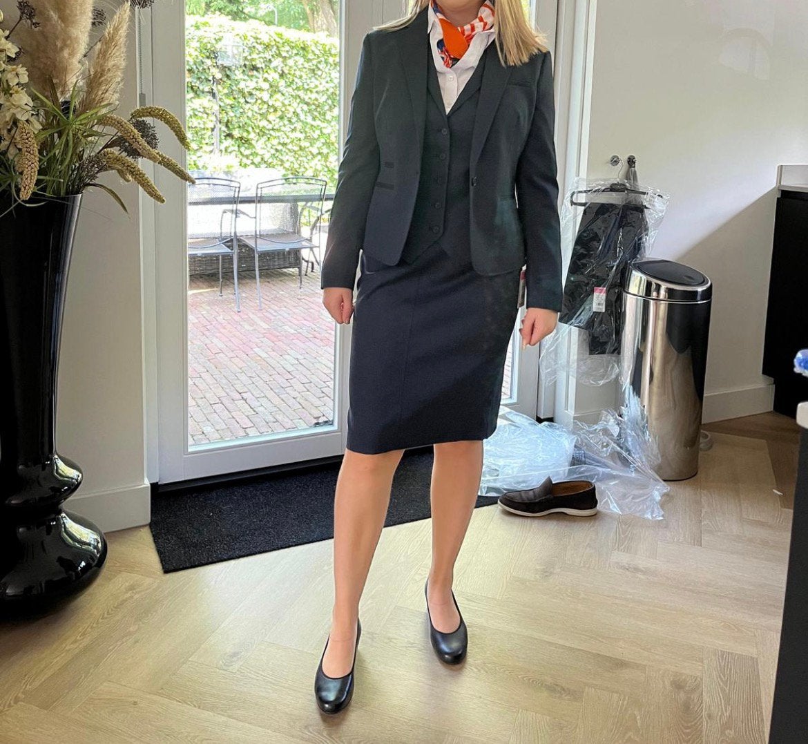 Compleet dames uniform, Ophalen of Verzenden, Zo goed als nieuw, Maat 48/50 (M)